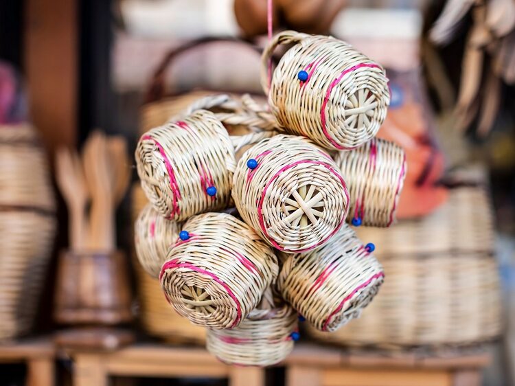 مشروع صناعة مشغولات يدوية